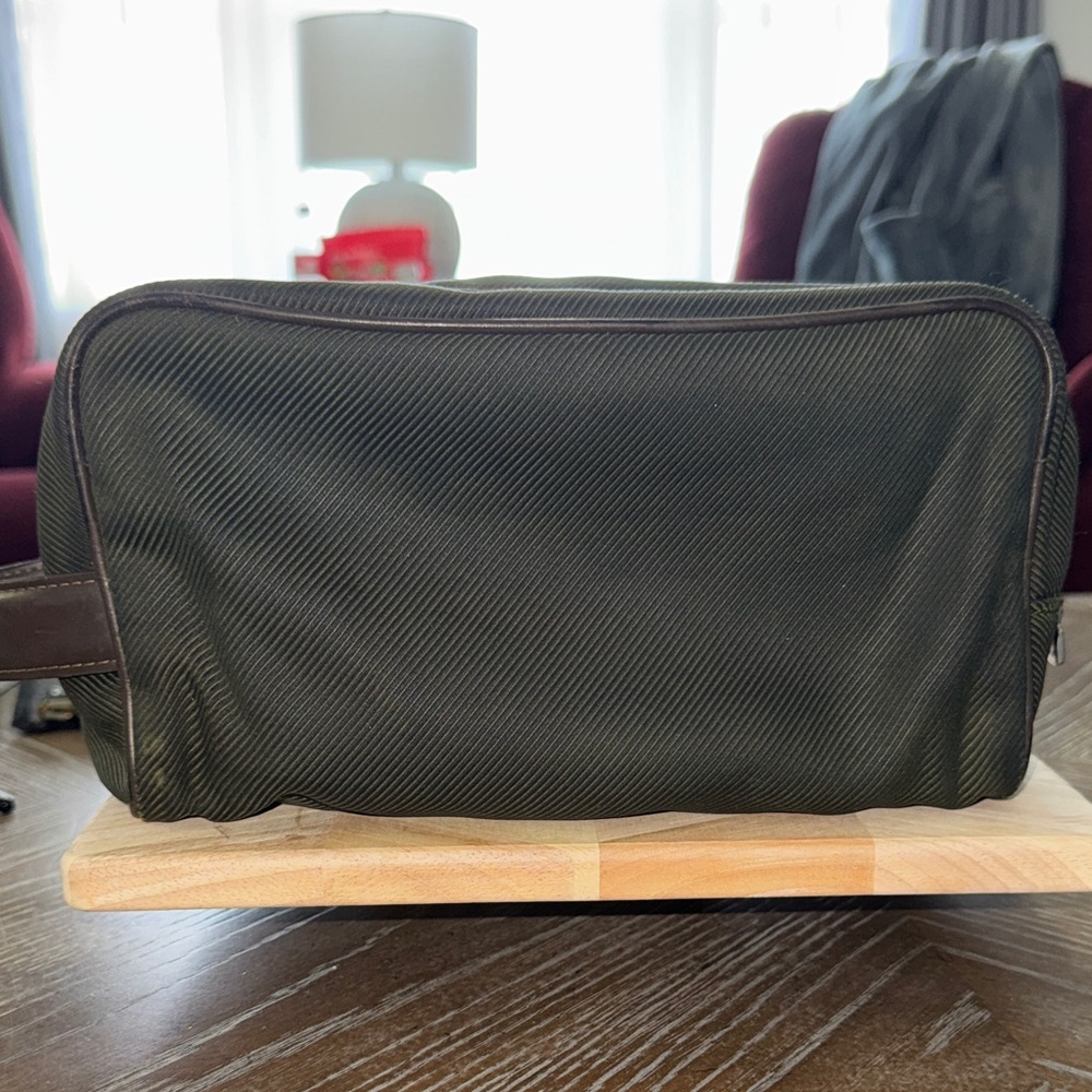 Louis Vuitton Parana toiletry pouch in Taiga leather.